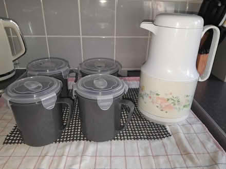 Photo of free Thermos jug and 4 sealable mugs (Sidcup DA14) #1