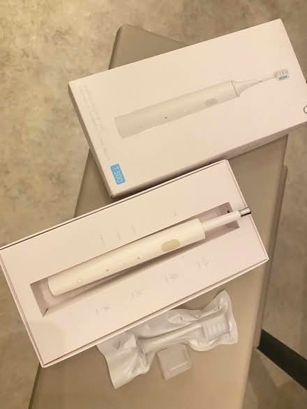 Photo of free Electric toothbrush (SW19 8qz) #2