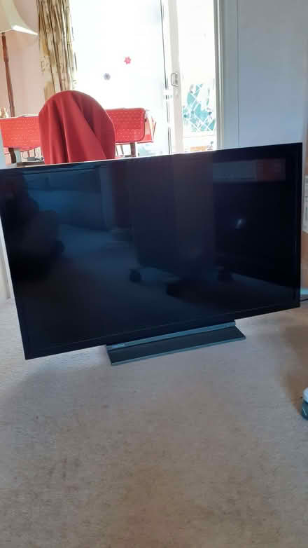 Photo of free 32" toshiba smart tv (Pamber Heath RG26) #1