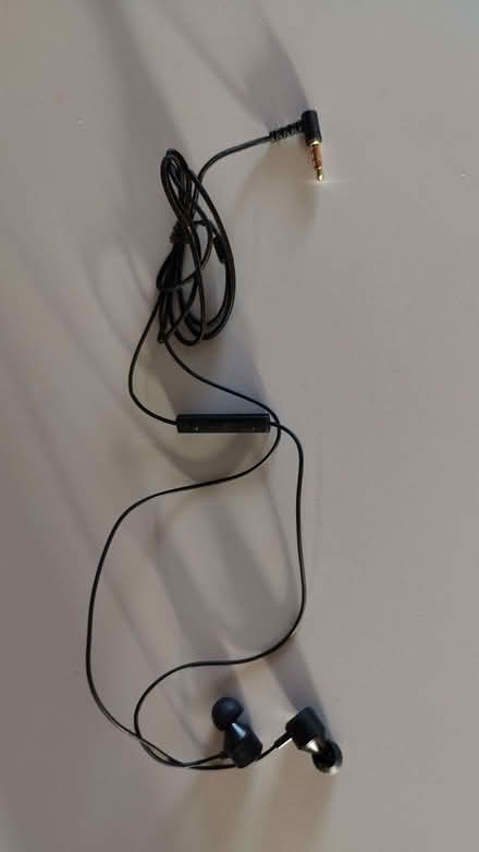 Photo of free Wired Headphones (Bare LA4) #1