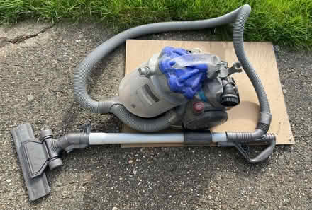 Photo of free DC19 Dyson for spares (Maidenhead SL6) #1