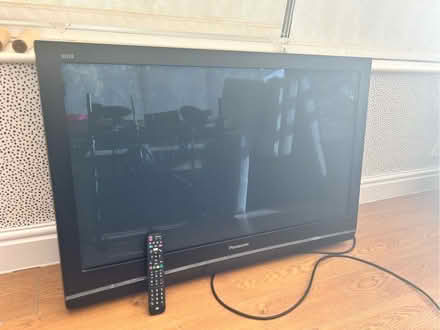 Photo of free Panasonic 32inch LCD HD tv (no stand) (Court Hey L16) #1