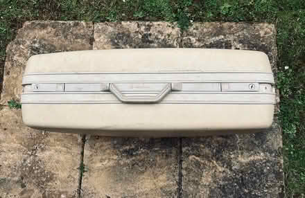 Photo of free Samsonite Large White 75cm Suitcase (AL5 4XT) #1