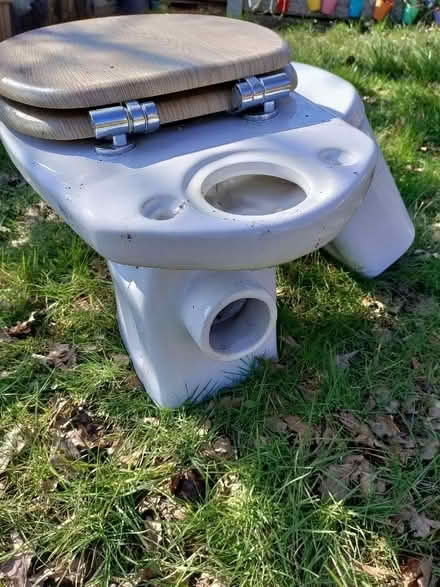 Photo of free Bathroom suite, white (Clayton Green PR6) #3