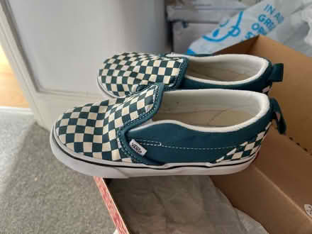 Photo of free Kids sneaker (SW19 8qz) #2