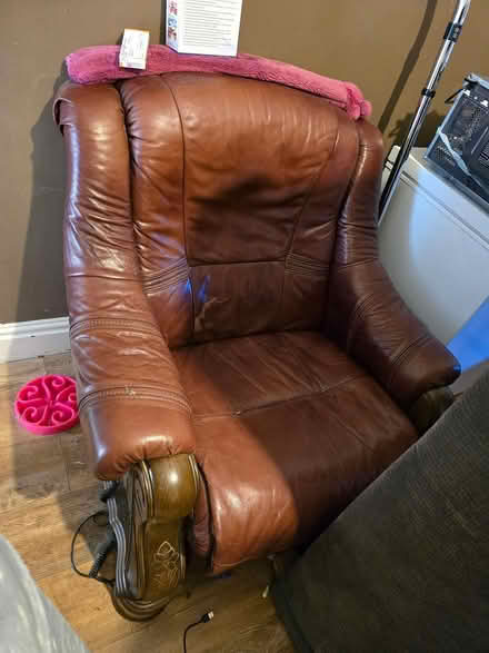 Photo of free 2 recliner armchairs (Nuneaton CV10) #1