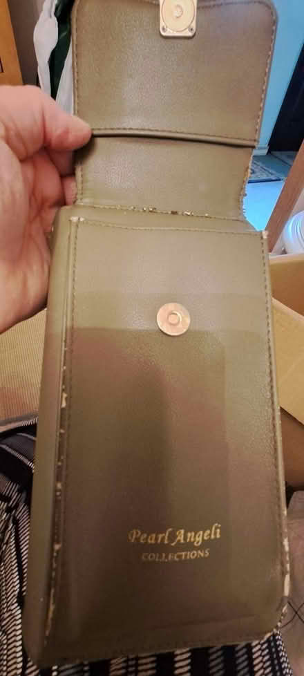 Photo of free Cross Body Mobile Phone Bag (WR14 Malvern Link) #4
