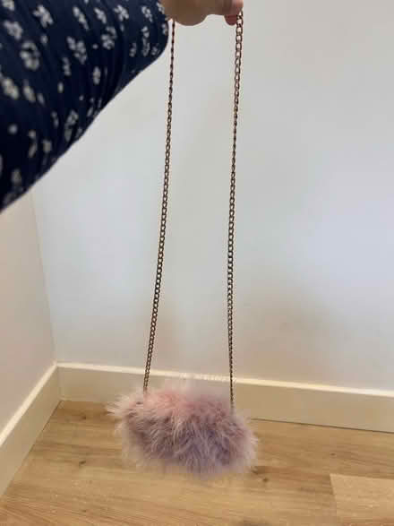 Photo of free Various bags/clothing items (IG11) #4