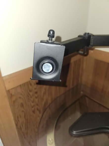 Photo of free Dual Monitor Desk Stand (Laurel) #2