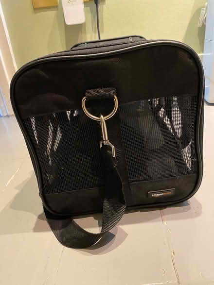 Photo of free Small pet carrier (Barnsbury N1) #1