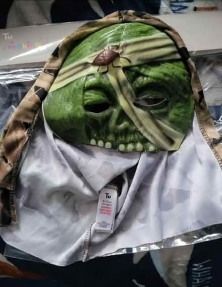 Photo of free Halloween costume (Heston UB2) #2