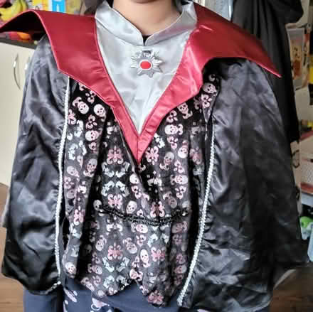 Photo of free Kids vampire costume (Heston UB2) #1