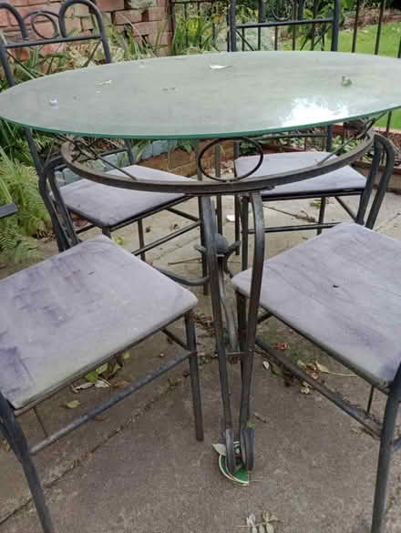 Photo of free Glass table and 4 chairs (Southend SS2) #4