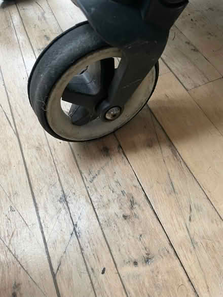 Photo of free Bugaboo bee pram for parts (CT10) #4