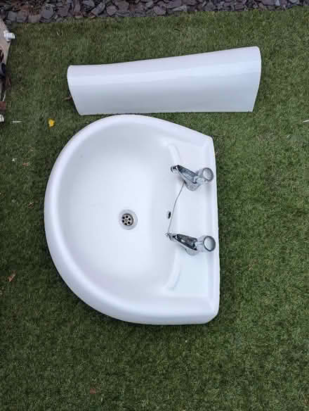 Photo of free Sink and pedestal (Southport PR8) #1