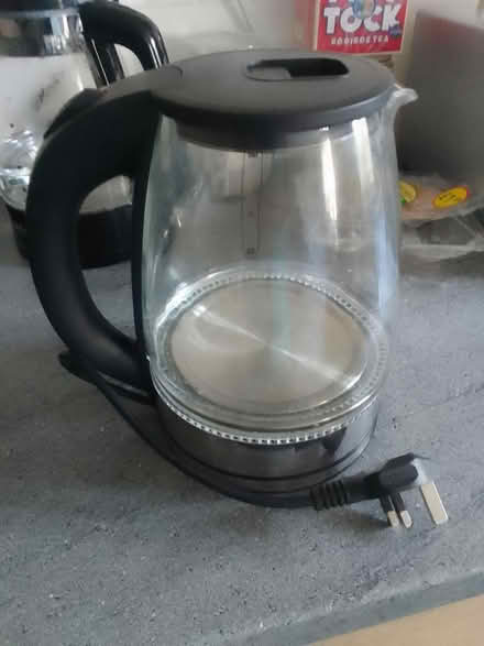 Photo of free Clear glass kettle (Milnsbridge HD3) #1