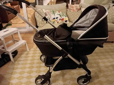 Photo of free Silver cross wayfarer + carrycot (Bromley BR2) #1