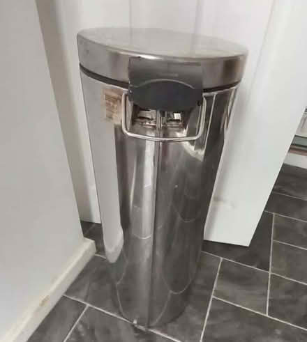 Photo of free 20L Stainless Steel Bin (Aylestone LE2) #3