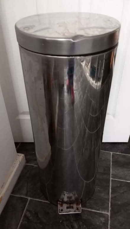 Photo of free 20L Stainless Steel Bin (Aylestone LE2) #1