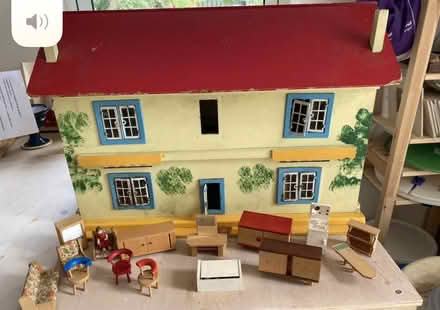 Photo of free Vintage GeeBee Dolls House (SW18) #1