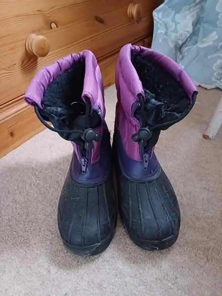 Photo of free SNOW BOOTS Size 5 (Ilkley LS29) #1