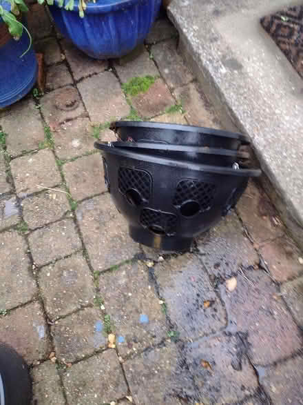 Photo of free 3 x plastic hanging basket (Riverdene RG21) #1