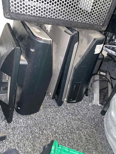 Photo of free 5 monitors (Thornton heath) #1
