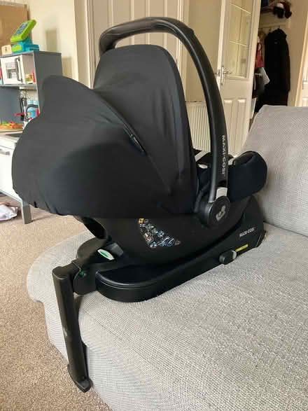 Photo of free Isofix base & car sear (TN35 Ore) #1