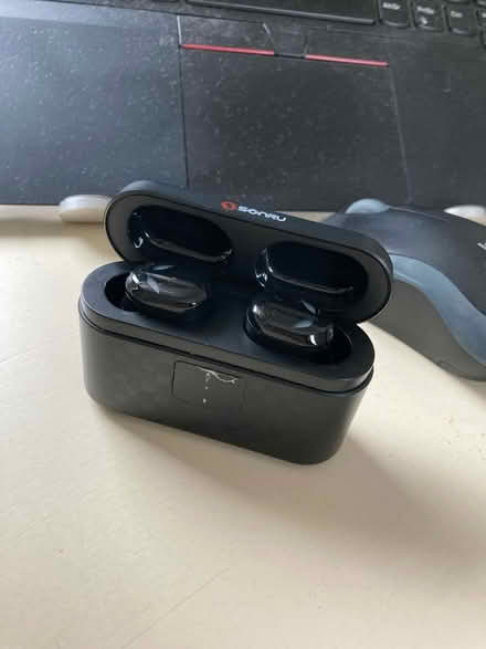 Photo of free Wireless Headphones (Holloway) #2
