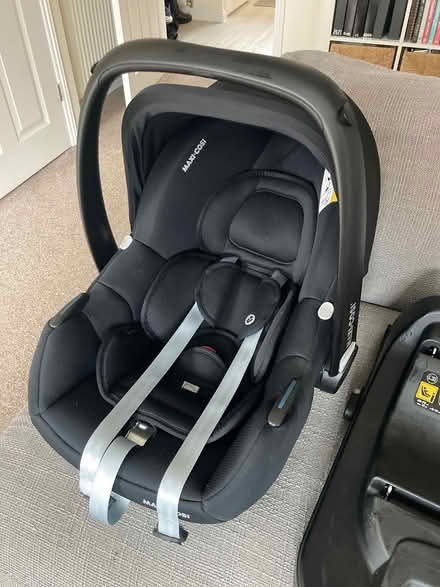 Photo of free Isofix base & car sear (TN35 Ore) #3