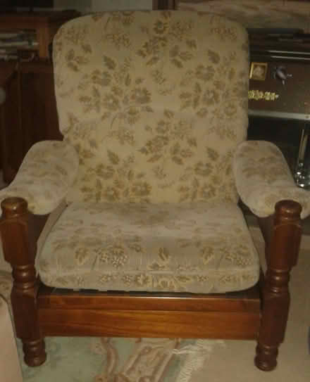 Photo of free Three-piece suite - needs some TLC (SL4 Winkfield) #1