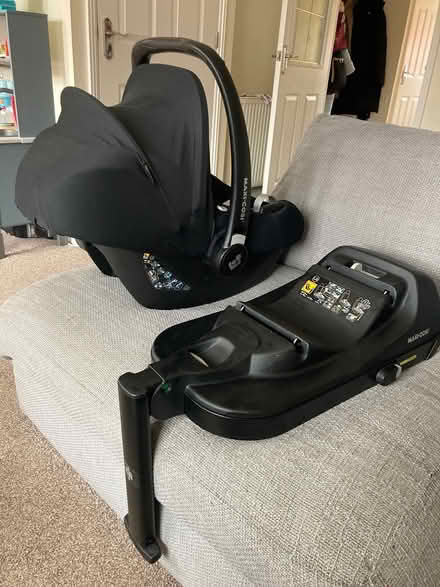 Photo of free Isofix base & car sear (TN35 Ore) #2