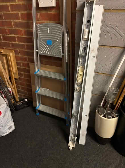 Photo of free Flouorescent light strip fitting (Catton NR6) #2