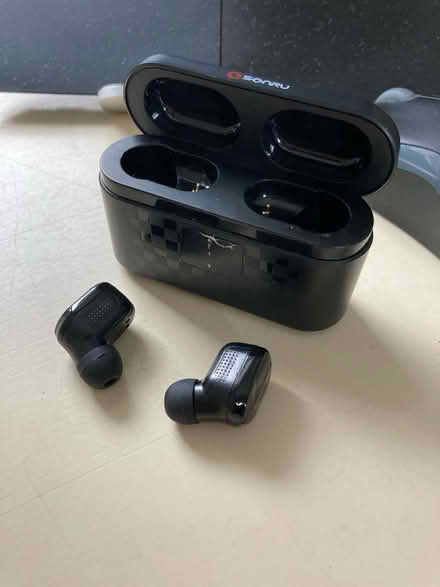 Photo of free Wireless Headphones (Holloway) #3