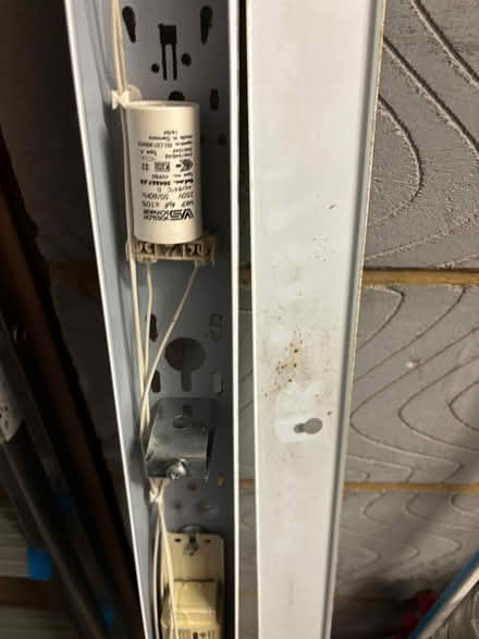 Photo of free Flouorescent light strip fitting (Catton NR6) #1