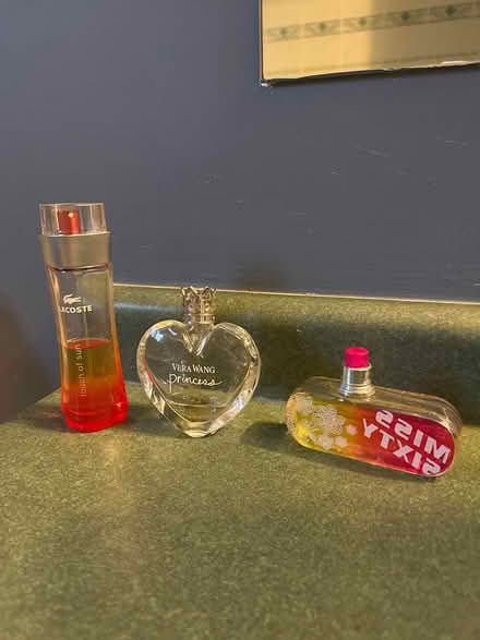 Photo of free Women’s perfume (Markham) #1