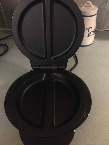 Photo of free Electric Omelette maker (L22 Waterloo) #2