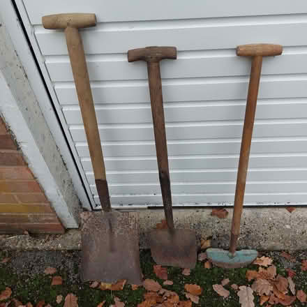 Photo of free Small spade, edging tool and hoe (Endcliffe S10) #2