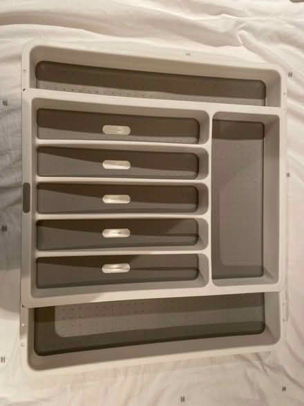 Photo of free Extendable cutlery tray (white/grey) (Southwark SE1) #2