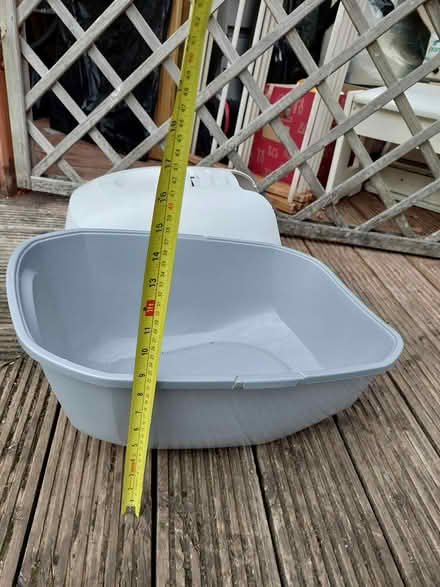 Photo of free Large covered cat litter (Twickenham TW2) #4