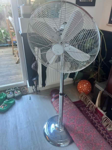 Photo of free Floor standing chrome fan (CR7 Thornton heath) #2