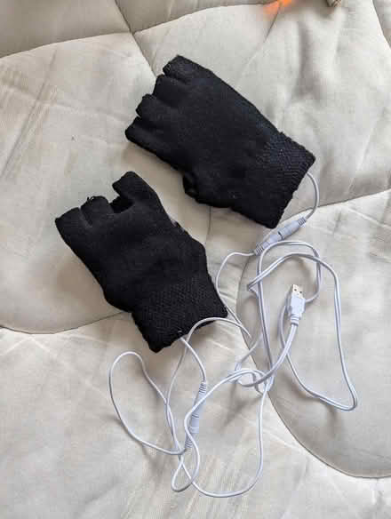 Photo of free USB Heated gloves (Tooting, SW17) #1