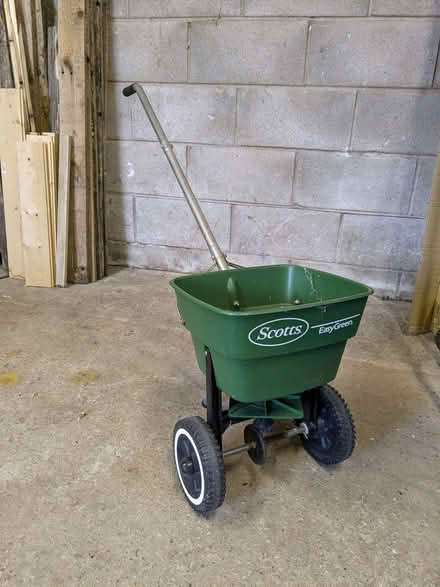 Photo of free Lawn Fertilizer Spreader (Kirkby Lonsdale LA6) #1