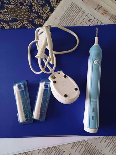 Photo of free electric toothbrush (Sun In The Sands Roundabout SE3) #1