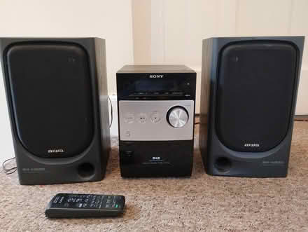 Photo of free CD player and loudspeakers (Barming ME16) #1