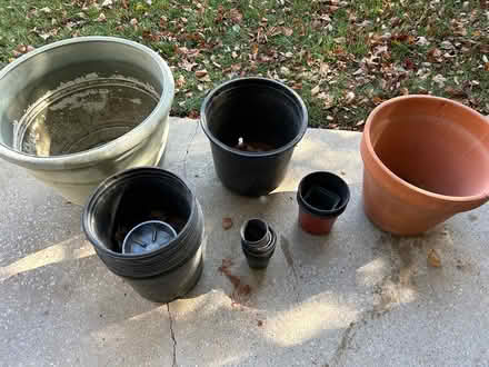 Photo of free Miscellaneous flower pots (Southeast Columbia) #1