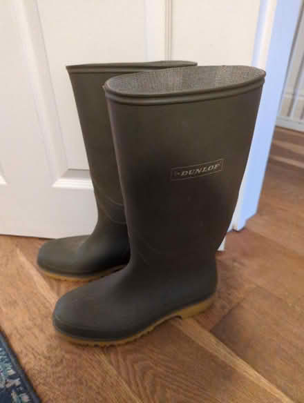 Photo of free Dunlop size 9 wellies (SG5) #1