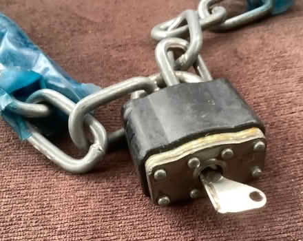Photo of free Heavy duty chain and lock. (Brickhill MK41) #2