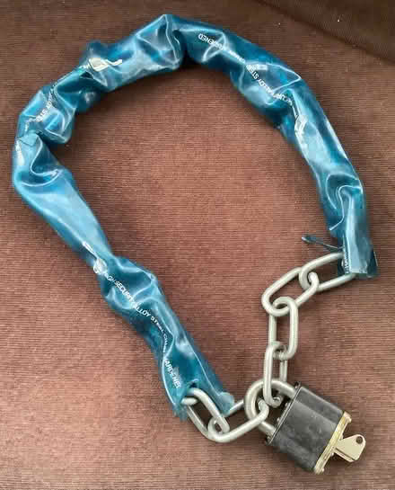 Photo of free Heavy duty chain and lock. (Brickhill MK41) #1