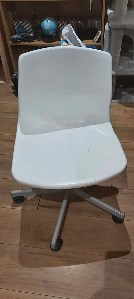 Photo of free White swivel desk chair (Clayhanger WS8) #1